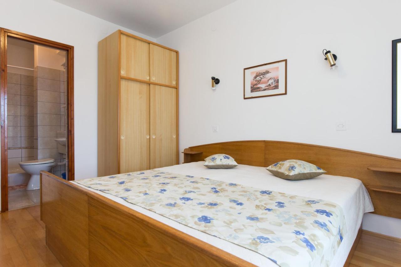 Apartment & Room Dinka, Krk Krk Town Exterior photo