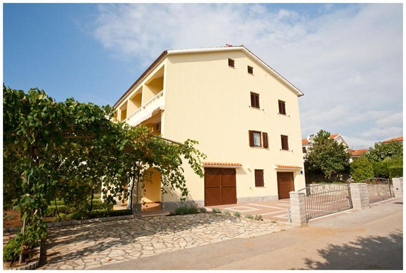 Apartment & Room Dinka, Krk Krk Town Exterior photo