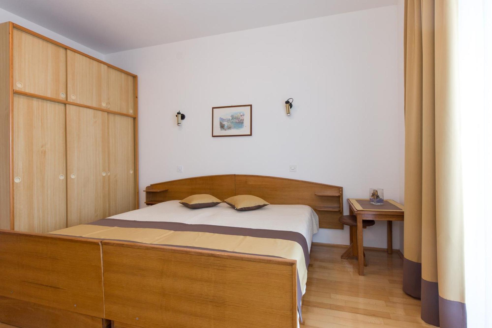 Apartment & Room Dinka, Krk Krk Town Room photo