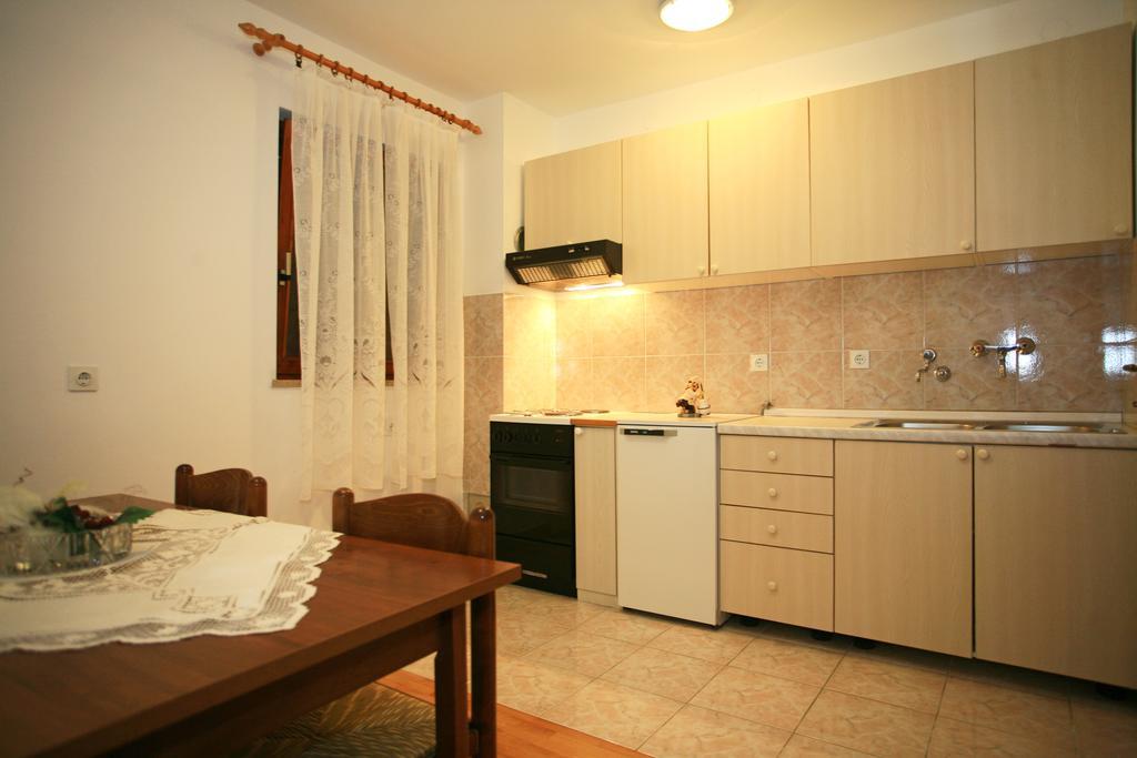 Apartment & Room Dinka, Krk Krk Town Exterior photo
